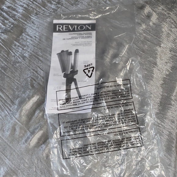 REVELON JUMBO WAVER (curling iron) - Picture 4 of 5